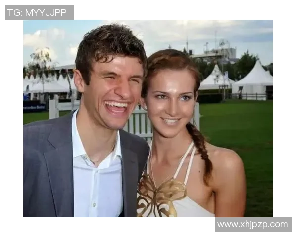 足球明星穆勒与女友甜蜜瞬间大揭秘精彩图片分享 足球明星穆勒与女友甜蜜瞬间大揭秘精彩图片分享